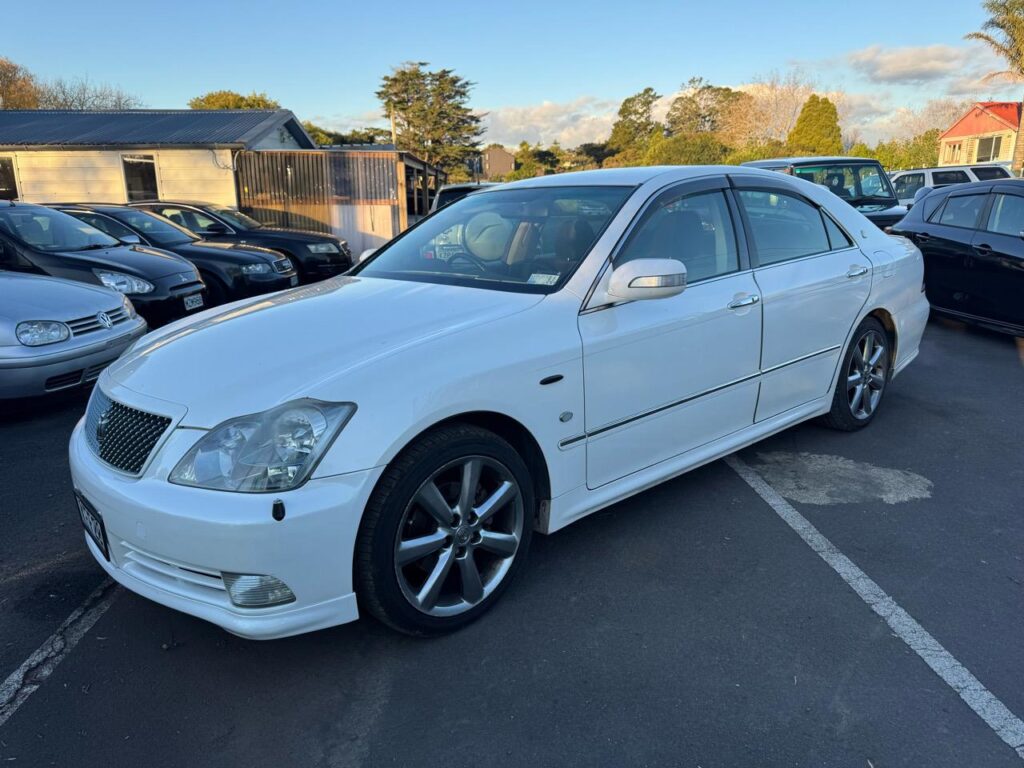 2004 Toyota CROWN